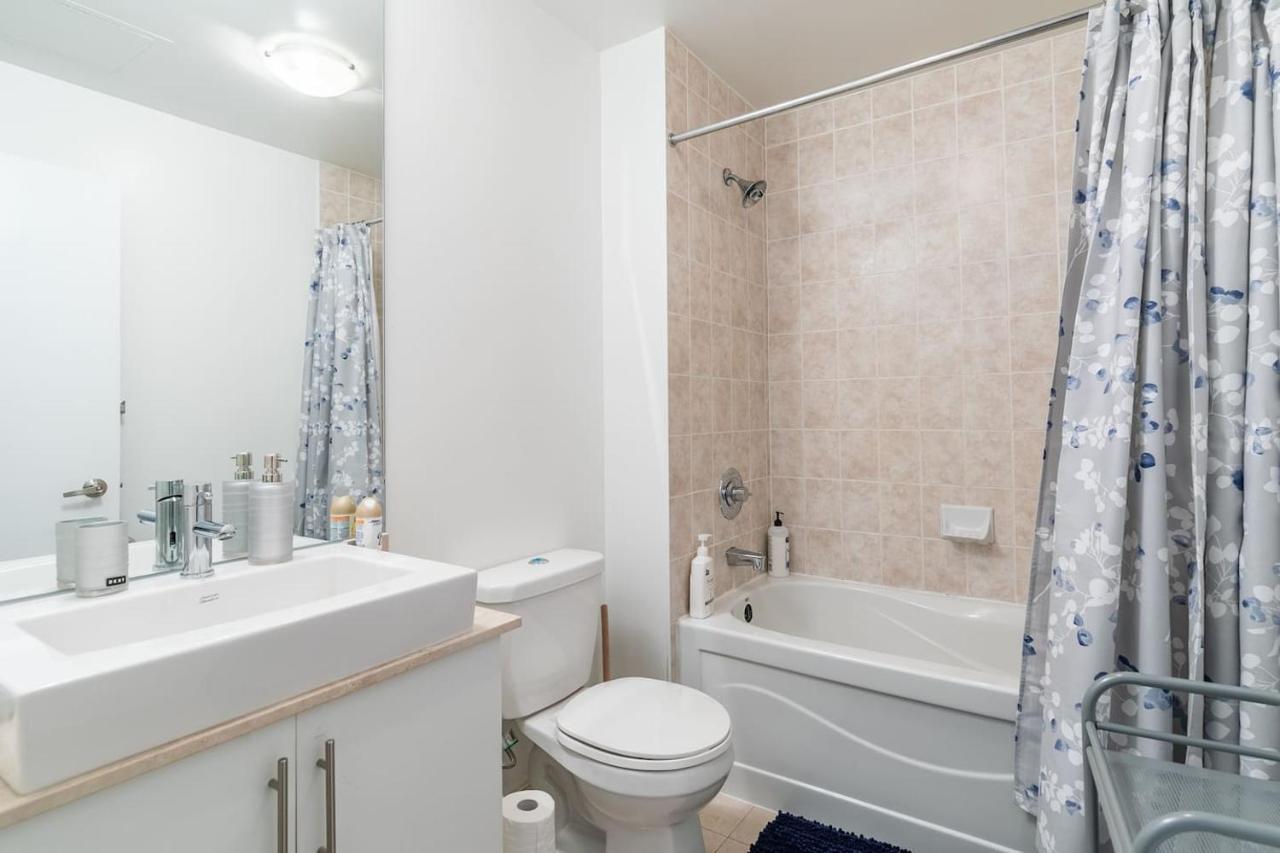 דירות טורונטו Gorgeous 1Br W/Parking Across The Scotiabank Arena מראה חיצוני תמונה